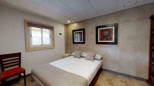 Paradisiac Villa In The City