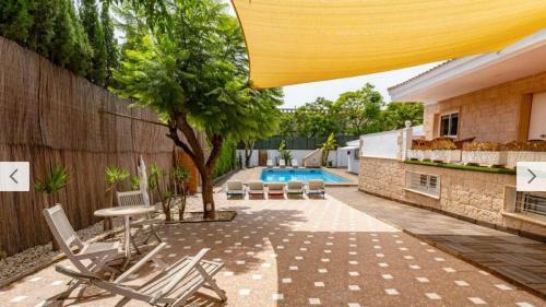 Paradisiac Villa In The City