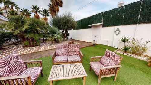 Paradisiac Villa In The City