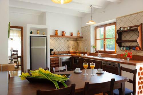 S'alqueria Blanca Villa Sleeps 8 Pool Wifi