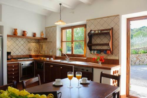 S'alqueria Blanca Villa Sleeps 8 Pool Wifi