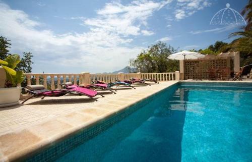 Altea Villa Sleeps 8 Pool Air Con Wifi