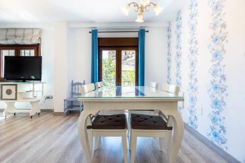 Sunny Apartment Descalzas
