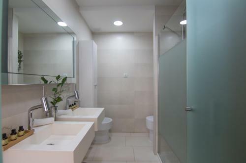 Luxury Apartment, Parking, Terrace, Pool.