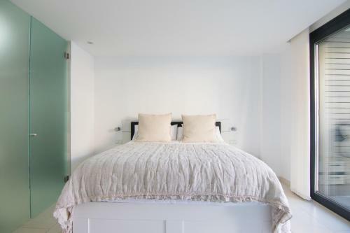 Luxury Apartment, Parking, Terrace, Pool.