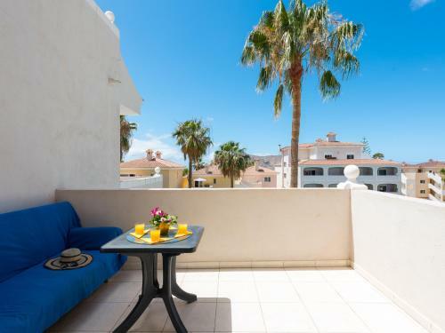 10e Country Club Apartment