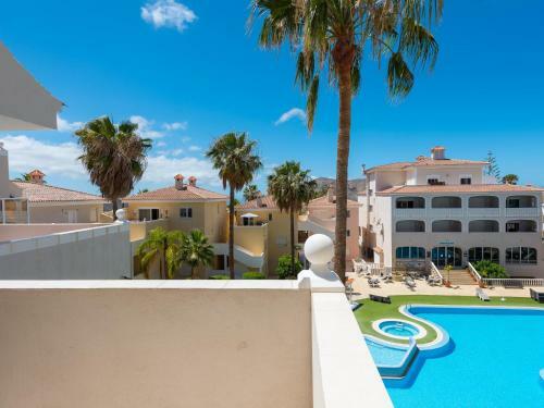 10e Country Club Apartment