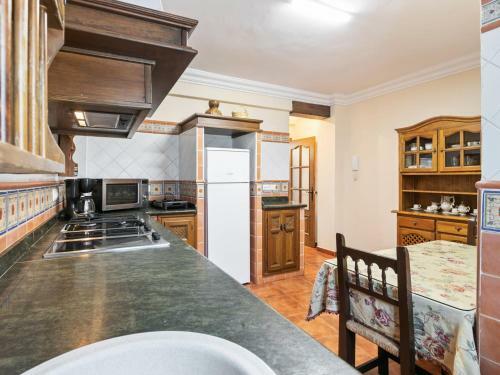 Voguish Holiday Home In Arriate With Terrace