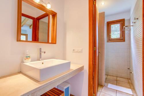 Arta Villa Sleeps 6 Pool Air Con Wifi