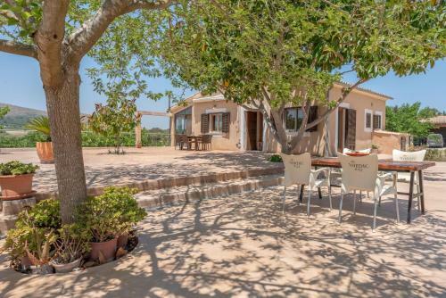 Villa Es Samenteret