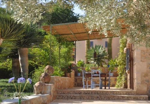 Arta Holiday Home Sleeps 12 With Pool And Wifi