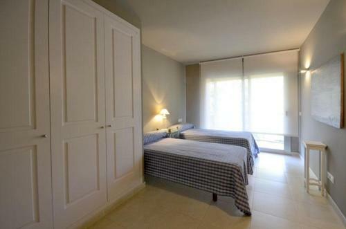 Begur Apartment Sleeps 7 With Pool And Air Con
