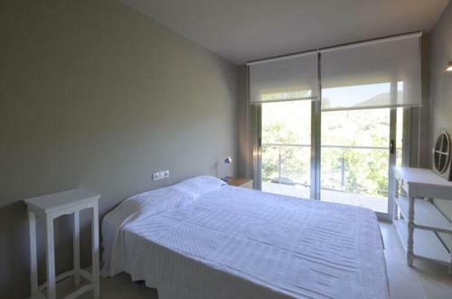 Begur Apartment Sleeps 7 With Pool And Air Con