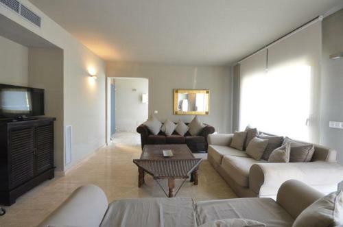 Begur Apartment Sleeps 7 With Pool And Air Con