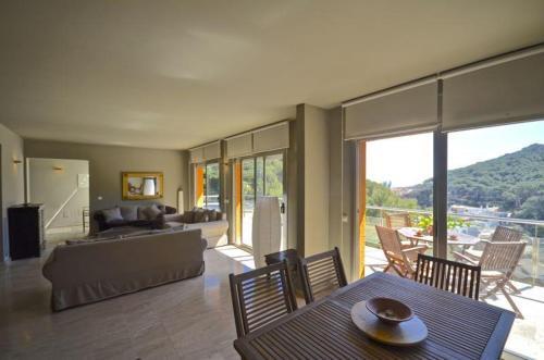 Begur Apartment Sleeps 7 With Pool And Air Con