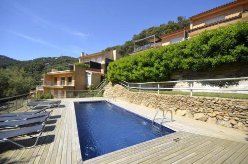 Begur Apartment Sleeps 7 With Pool And Air Con