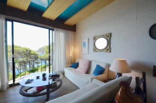 Begur Apartment Sleeps 6 With Pool And Air Con
