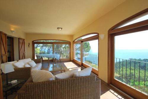 Begur Villa Sleeps 8 With Pool And Wifi