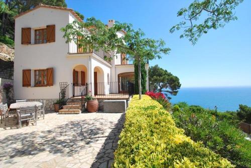 Begur Villa Sleeps 8 With Pool And Wifi