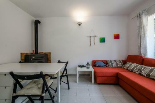 Apartment In Begur Sleeps 2