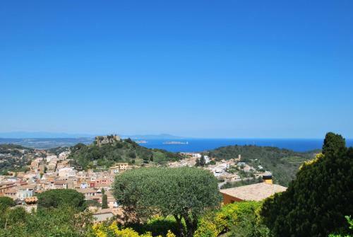 Villa In Begur Sleeps 9
