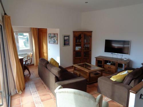 Begur Holiday Home Sleeps 8 With Pool