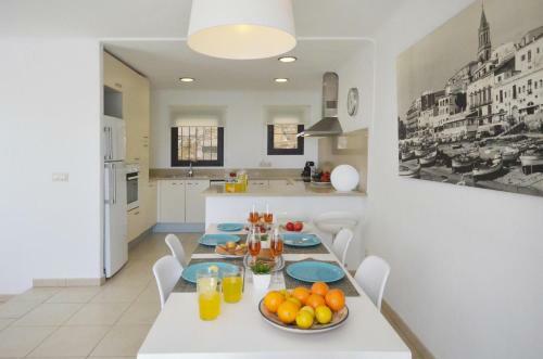 Begur Apartment Sleeps 6 With Pool And Wifi