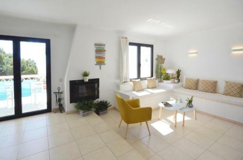 Begur Apartment Sleeps 6 With Pool And Wifi