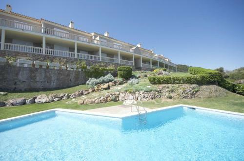 Begur Apartment Sleeps 4 With Pool And Wifi