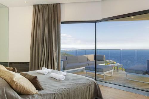 Begur Villa Sleeps 8 With Pool Air Con And Wifi