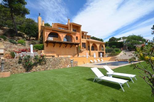 Begur Villa Sleeps 10 With Pool And Wifi