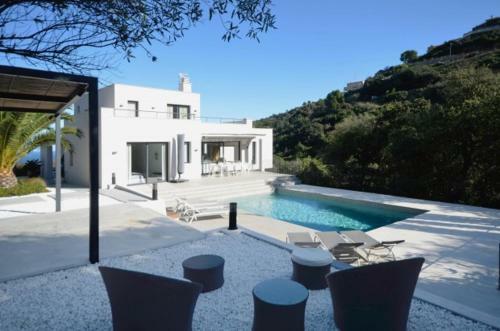 Villa In Begur Sleeps 8 With Pool