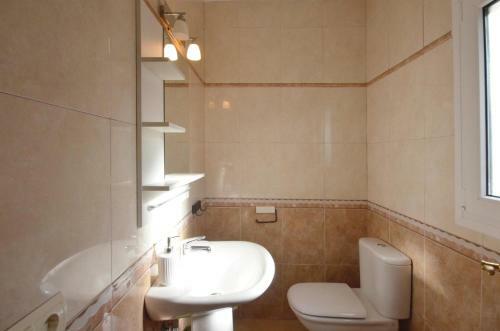 Begur Villa Sleeps 8 With Air Con
