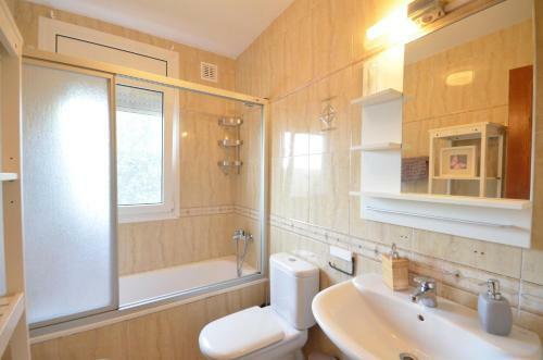 Begur Villa Sleeps 8 With Air Con