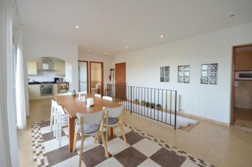Begur Villa Sleeps 8 With Air Con