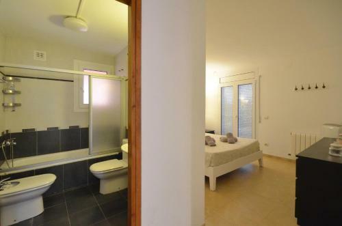 Begur Villa Sleeps 8 With Air Con