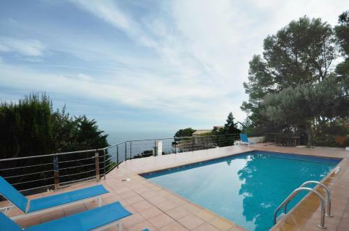 Apartment In Begur Sleeps 4 2