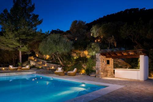 Luxury Private Holiday Villa With Private Pool, Mallorca Villa 1022