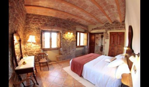 Balsareny Villa Sleeps 10 With Pool