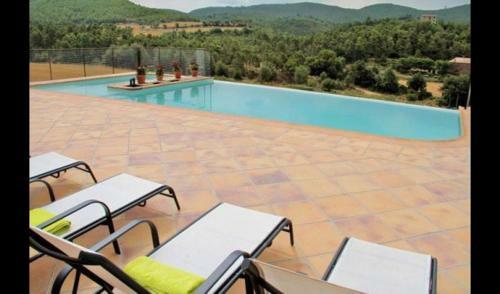 Balsareny Villa Sleeps 10 With Pool