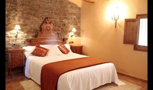 Balsareny Villa Sleeps 10 With Pool