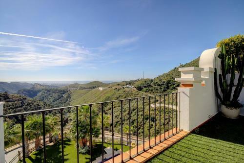 A Beautiful Modern Villa In Benahavis Hills