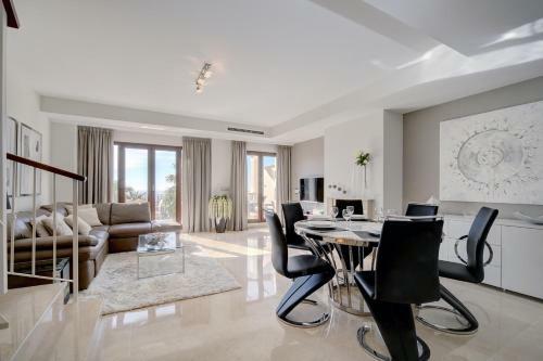 A Beautiful Modern Villa In Benahavis Hills