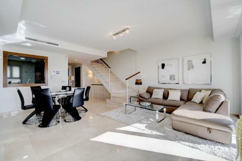 A Beautiful Modern Villa In Benahavis Hills