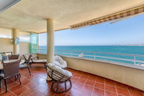 Costa Quebrada Beachfront Apartment