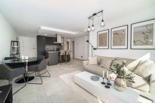 Bright, Modern Apt In La Quinta With Large Terrace