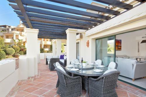 4203 Luxury 3 Bedroom Apartment