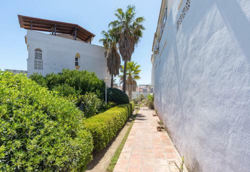 Benalmadena: Adosado Con Piscina Y Jardin