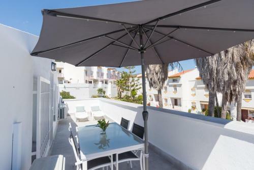 Benalmadena: Adosado Con Piscina Y Jardin