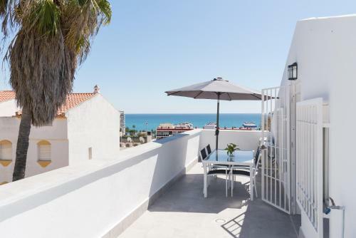 Benalmadena: Adosado Con Piscina Y Jardin